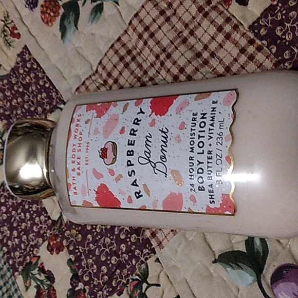 Bath & Body Works RASPBERRY JAM DONUT 24 Hr - Picture 2 of 3